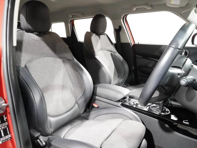 ＭＩＮＩ クーパーＤクラブマン　ファーストＰクラシック・トリム　クロス／レザレット　シートヒーター　ＡｐｐｌｅＣａｒＰｌａｙ　純正ナビ　ワイヤレスチャージ　アクティブクルコン　パーキングアシスト　バックカメラ　前後障害物センサー　ＥＴＣ２．０　整備付（5枚目）