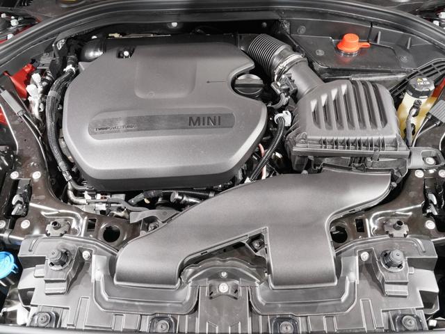 ＭＩＮＩ クーパーＤクラブマン　ファーストＰクラシック・トリム　クロス／レザレット　シートヒーター　ＡｐｐｌｅＣａｒＰｌａｙ　純正ナビ　ワイヤレスチャージ　アクティブクルコン　パーキングアシスト　バックカメラ　前後障害物センサー　ＥＴＣ２．０　整備付（7枚目）