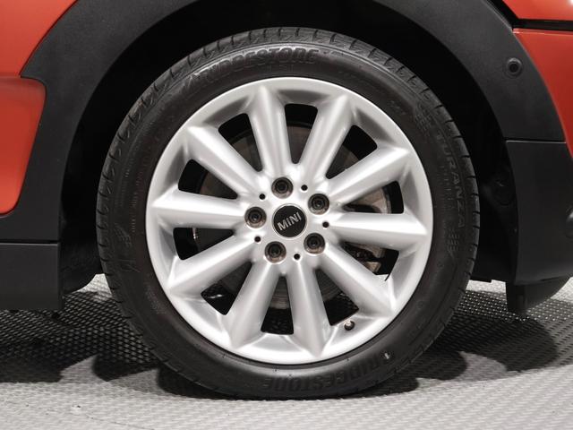 ＭＩＮＩ クーパーＤクラブマン　ファーストＰクラシック・トリム　クロス／レザレット　シートヒーター　ＡｐｐｌｅＣａｒＰｌａｙ　純正ナビ　ワイヤレスチャージ　アクティブクルコン　パーキングアシスト　バックカメラ　前後障害物センサー　ＥＴＣ２．０　整備付（11枚目）