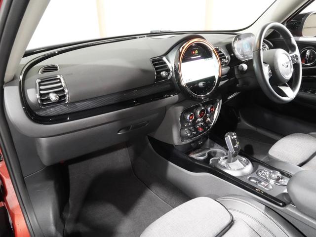 ＭＩＮＩ クーパーＤクラブマン　ファーストＰクラシック・トリム　クロス／レザレット　シートヒーター　ＡｐｐｌｅＣａｒＰｌａｙ　純正ナビ　ワイヤレスチャージ　アクティブクルコン　パーキングアシスト　バックカメラ　前後障害物センサー　ＥＴＣ２．０　整備付（15枚目）