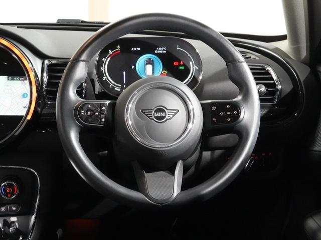 ＭＩＮＩ クーパーＤクラブマン　ファーストＰクラシック・トリム　クロス／レザレット　シートヒーター　ＡｐｐｌｅＣａｒＰｌａｙ　純正ナビ　ワイヤレスチャージ　アクティブクルコン　パーキングアシスト　バックカメラ　前後障害物センサー　ＥＴＣ２．０　整備付（17枚目）