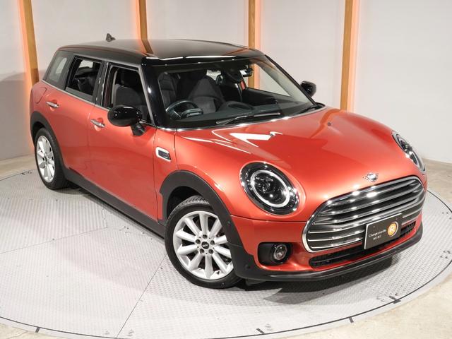 ＭＩＮＩ クーパーＤクラブマン　ファーストＰクラシック・トリム　クロス／レザレット　シートヒーター　ＡｐｐｌｅＣａｒＰｌａｙ　純正ナビ　ワイヤレスチャージ　アクティブクルコン　パーキングアシスト　バックカメラ　前後障害物センサー　ＥＴＣ２．０　整備付（19枚目）