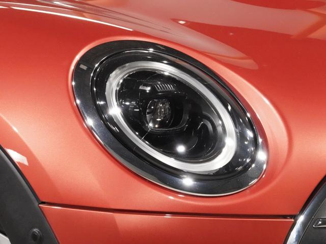 ＭＩＮＩ クーパーＤクラブマン　ファーストＰクラシック・トリム　クロス／レザレット　シートヒーター　ＡｐｐｌｅＣａｒＰｌａｙ　純正ナビ　ワイヤレスチャージ　アクティブクルコン　パーキングアシスト　バックカメラ　前後障害物センサー　ＥＴＣ２．０　整備付（21枚目）