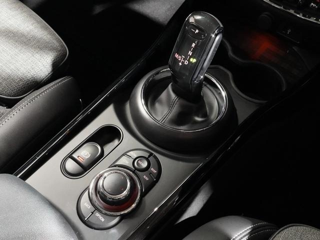 ＭＩＮＩ クーパーＤクラブマン　ファーストＰクラシック・トリム　クロス／レザレット　シートヒーター　ＡｐｐｌｅＣａｒＰｌａｙ　純正ナビ　ワイヤレスチャージ　アクティブクルコン　パーキングアシスト　バックカメラ　前後障害物センサー　ＥＴＣ２．０　整備付（41枚目）