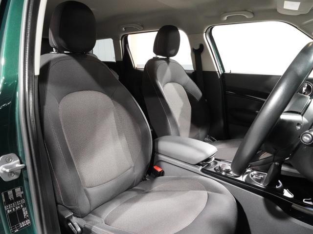 ＭＩＮＩ クーパーＤ　クラブマン　バックカメラ　リア障害物センサー　ドライビングモード　アクティブクルコン　ＬＥＤヘッドライト／フォグランプ　コンフォートアクセス　スルーローディングシステム　純正ナビ　ＥＴＣ２．０　整備付（5枚目）