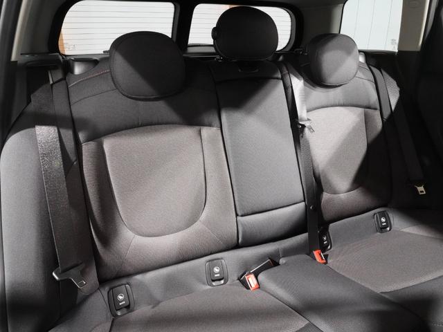 ＭＩＮＩ クーパーＤ　クラブマン　バックカメラ　リア障害物センサー　ドライビングモード　アクティブクルコン　ＬＥＤヘッドライト／フォグランプ　コンフォートアクセス　スルーローディングシステム　純正ナビ　ＥＴＣ２．０　整備付（35枚目）