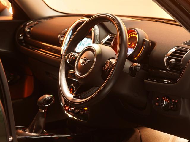 ＭＩＮＩ クーパーＤ　クラブマン　バックカメラ　リア障害物センサー　ドライビングモード　アクティブクルコン　ＬＥＤヘッドライト／フォグランプ　コンフォートアクセス　スルーローディングシステム　純正ナビ　ＥＴＣ２．０　整備付（42枚目）