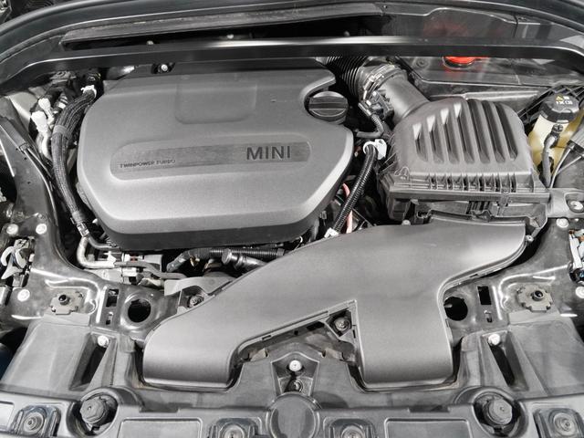 MINI クーパーDクロスオーバファーストPエセンシャルトリム クロス/レザレット シートヒーター アクティブクルコン ワイヤレスチャージ AppleCarPlay 純正ナビ バックカメラ 前後障害物センサー パーキングアシスト ETC2.0 整備付(7枚目)