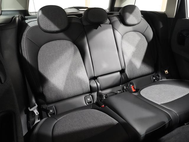 MINI クーパーDクロスオーバファーストPエセンシャルトリム クロス/レザレット シートヒーター アクティブクルコン ワイヤレスチャージ AppleCarPlay 純正ナビ バックカメラ 前後障害物センサー パーキングアシスト ETC2.0 整備付(36枚目)