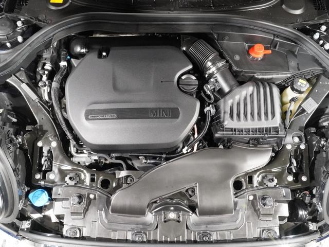 MINI クーパーSD クラブマン クラシック・トリム クロス/レザレット クルコン コンフォートアクセス パーキングアシストドライビングモード バックカメラ 前後障害物センサー ストレージコンパートメントパッケージ 純正ナビ ETC 整備付(7枚目)