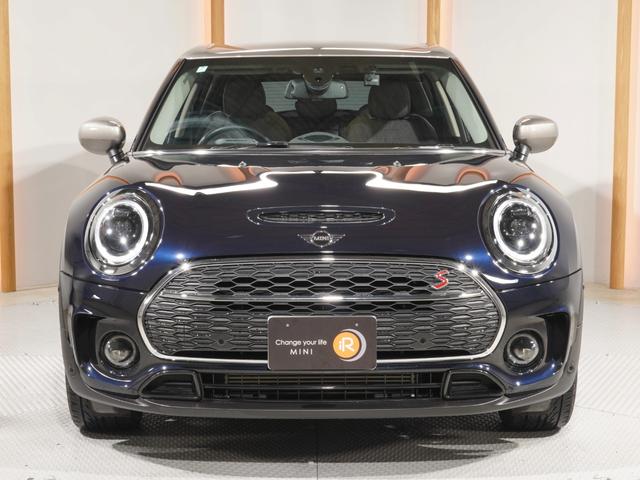 MINI クーパーSD クラブマン クラシック・トリム クロス/レザレット クルコン コンフォートアクセス パーキングアシストドライビングモード バックカメラ 前後障害物センサー ストレージコンパートメントパッケージ 純正ナビ ETC 整備付(8枚目)