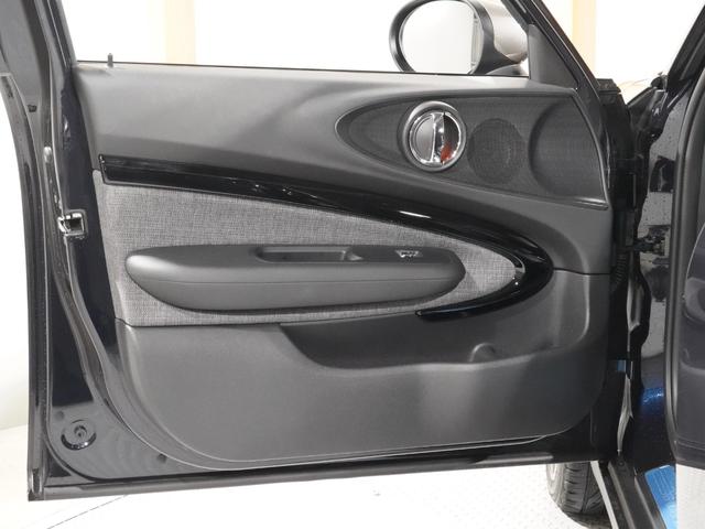 MINI クーパーSD クラブマン クラシック・トリム クロス/レザレット クルコン コンフォートアクセス パーキングアシストドライビングモード バックカメラ 前後障害物センサー ストレージコンパートメントパッケージ 純正ナビ ETC 整備付(13枚目)