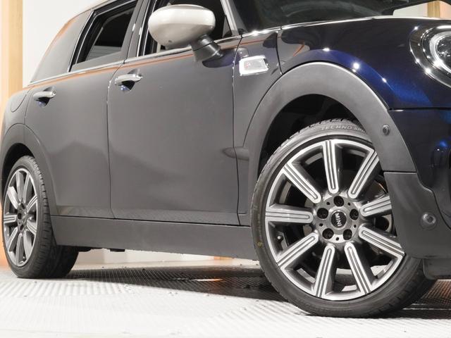 MINI クーパーSD クラブマン クラシック・トリム クロス/レザレット クルコン コンフォートアクセス パーキングアシストドライビングモード バックカメラ 前後障害物センサー ストレージコンパートメントパッケージ 純正ナビ ETC 整備付(19枚目)