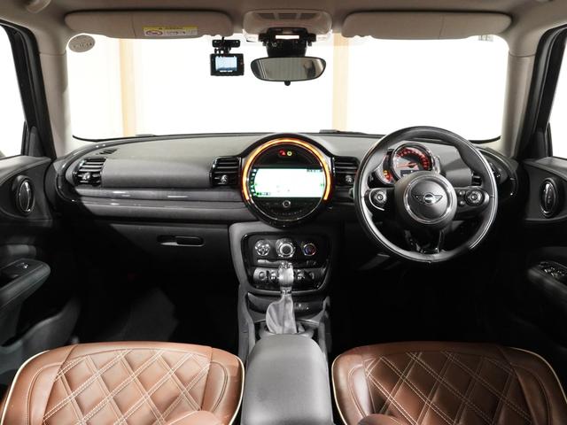 ＭＩＮＩ クラブマン　バッキンガム　クルコン　バックカメラ　コンフォートアクセス　衝突被害軽減ブレーキ　ストレージコンパートメントパッケージ　ＬＥＤヘッドライト／フォグランプ　シートカバー／ブラウン　純正ナビ　ＥＴＣ　整備付（4枚目）