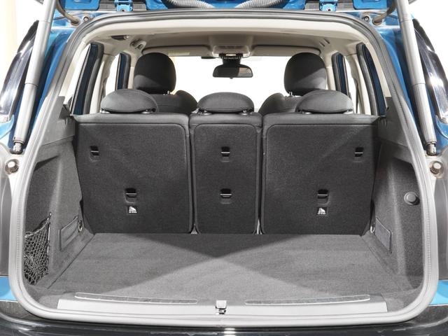 MINI クーパーSD クロスオーバー オール4 アラームシステム シートヒーター バックカメラ リア障害物センサー コンフォートアクセス ドライビングモード ALL4エクステリア オートマチックテールゲート ETC2.0 整備(32枚目)