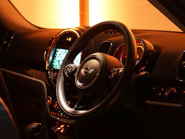 MINI クーパーSD クロスオーバー オール4 アラームシステム シートヒーター バックカメラ リア障害物センサー コンフォートアクセス ドライビングモード ALL4エクステリア オートマチックテールゲート ETC2.0 整備(44枚目)