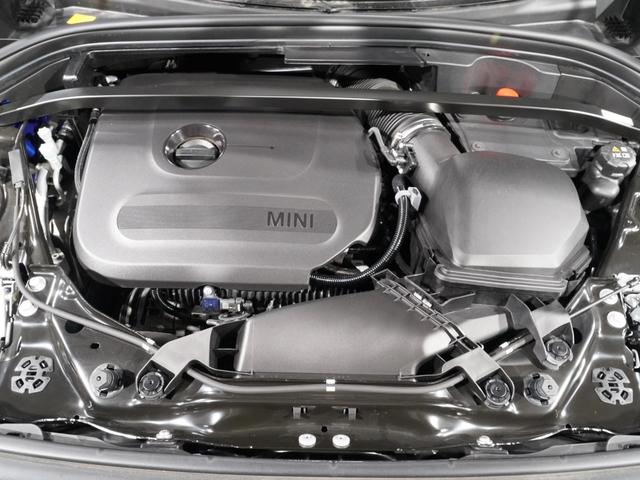 MINI カントリーマンC クラシック・トリム ベスキン/クロス シート&ハンドルヒーター ワイヤレスチャージ AppleCarPlay 純正ナビ パーキングアシスト バックカメラ アラームシステム ペダル踏み間違い抑制機能 ETC2.0 整備付(8枚目)