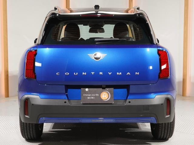 MINI カントリーマンC クラシック・トリム ベスキン/クロス シート&ハンドルヒーター ワイヤレスチャージ AppleCarPlay 純正ナビ パーキングアシスト バックカメラ アラームシステム ペダル踏み間違い抑制機能 ETC2.0 整備付(10枚目)