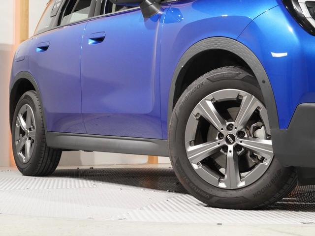 MINI カントリーマンC クラシック・トリム ベスキン/クロス シート&ハンドルヒーター ワイヤレスチャージ AppleCarPlay 純正ナビ パーキングアシスト バックカメラ アラームシステム ペダル踏み間違い抑制機能 ETC2.0 整備付(21枚目)