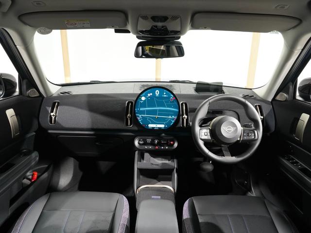 ＭＩＮＩ カントリーマンＤ　クラシック・トリム　ベスキン／クロス　シート＆ハンドルヒーター　電動シート　ｈａｒｍａｎ／ｋａｒｄｏｎ　ＡｐｐｌｅＣａｒＰｌａｙ　パーキングアシスト　アラームシステム　ペダル踏み間違い抑制機能　ＥＴＣ２．０　整備付（4枚目）