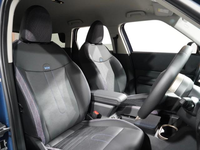 ＭＩＮＩ カントリーマンＤ　クラシック・トリム　ベスキン／クロス　シート＆ハンドルヒーター　電動シート　ｈａｒｍａｎ／ｋａｒｄｏｎ　ＡｐｐｌｅＣａｒＰｌａｙ　パーキングアシスト　アラームシステム　ペダル踏み間違い抑制機能　ＥＴＣ２．０　整備付（5枚目）
