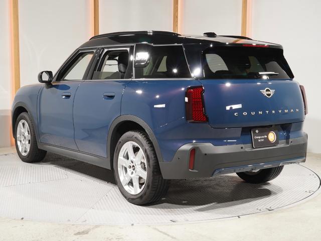 ＭＩＮＩ カントリーマンＤ　クラシック・トリム　ベスキン／クロス　シート＆ハンドルヒーター　電動シート　ｈａｒｍａｎ／ｋａｒｄｏｎ　ＡｐｐｌｅＣａｒＰｌａｙ　パーキングアシスト　アラームシステム　ペダル踏み間違い抑制機能　ＥＴＣ２．０　整備付（11枚目）