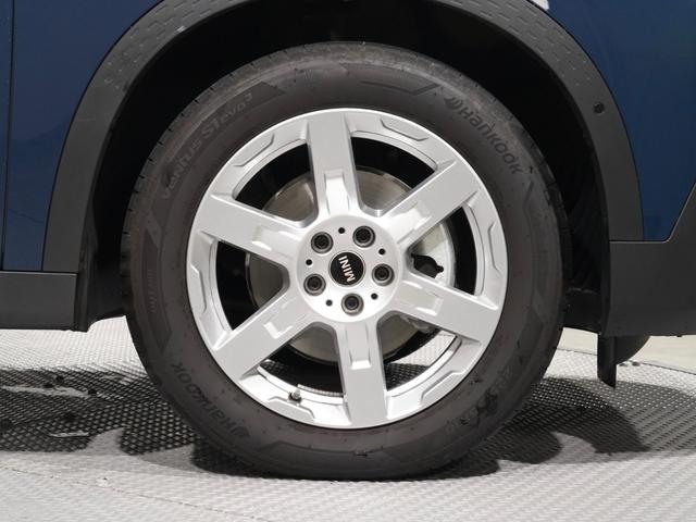 ＭＩＮＩ カントリーマンＤ　クラシック・トリム　ベスキン／クロス　シート＆ハンドルヒーター　電動シート　ｈａｒｍａｎ／ｋａｒｄｏｎ　ＡｐｐｌｅＣａｒＰｌａｙ　パーキングアシスト　アラームシステム　ペダル踏み間違い抑制機能　ＥＴＣ２．０　整備付（12枚目）