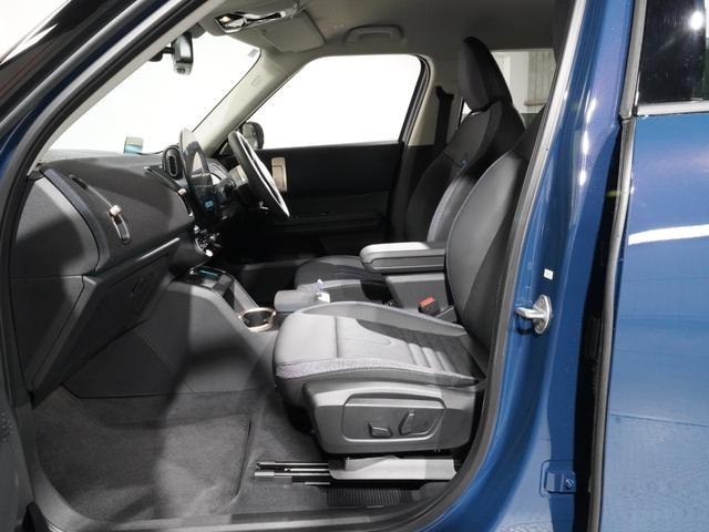 ＭＩＮＩ カントリーマンＤ　クラシック・トリム　ベスキン／クロス　シート＆ハンドルヒーター　電動シート　ｈａｒｍａｎ／ｋａｒｄｏｎ　ＡｐｐｌｅＣａｒＰｌａｙ　パーキングアシスト　アラームシステム　ペダル踏み間違い抑制機能　ＥＴＣ２．０　整備付（13枚目）