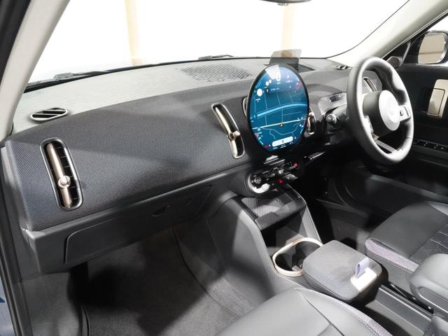 ＭＩＮＩ カントリーマンＤ　クラシック・トリム　ベスキン／クロス　シート＆ハンドルヒーター　電動シート　ｈａｒｍａｎ／ｋａｒｄｏｎ　ＡｐｐｌｅＣａｒＰｌａｙ　パーキングアシスト　アラームシステム　ペダル踏み間違い抑制機能　ＥＴＣ２．０　整備付（16枚目）