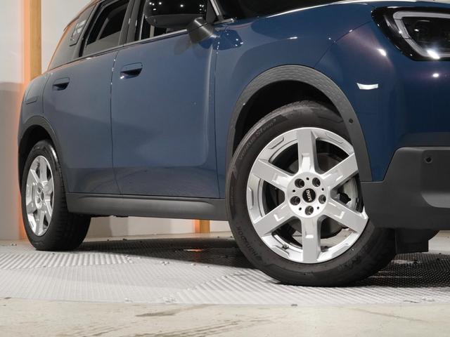ＭＩＮＩ カントリーマンＤ　クラシック・トリム　ベスキン／クロス　シート＆ハンドルヒーター　電動シート　ｈａｒｍａｎ／ｋａｒｄｏｎ　ＡｐｐｌｅＣａｒＰｌａｙ　パーキングアシスト　アラームシステム　ペダル踏み間違い抑制機能　ＥＴＣ２．０　整備付（21枚目）