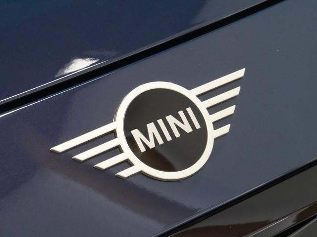 ＭＩＮＩ カントリーマンＤ　クラシック・トリム　ベスキン／クロス　シート＆ハンドルヒーター　電動シート　ｈａｒｍａｎ／ｋａｒｄｏｎ　ＡｐｐｌｅＣａｒＰｌａｙ　パーキングアシスト　アラームシステム　ペダル踏み間違い抑制機能　ＥＴＣ２．０　整備付（23枚目）