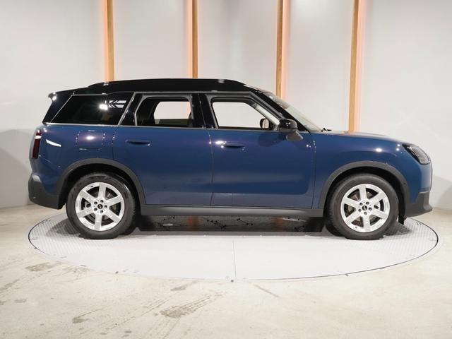 ＭＩＮＩ カントリーマンＤ　クラシック・トリム　ベスキン／クロス　シート＆ハンドルヒーター　電動シート　ｈａｒｍａｎ／ｋａｒｄｏｎ　ＡｐｐｌｅＣａｒＰｌａｙ　パーキングアシスト　アラームシステム　ペダル踏み間違い抑制機能　ＥＴＣ２．０　整備付（24枚目）