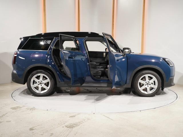 ＭＩＮＩ カントリーマンＤ　クラシック・トリム　ベスキン／クロス　シート＆ハンドルヒーター　電動シート　ｈａｒｍａｎ／ｋａｒｄｏｎ　ＡｐｐｌｅＣａｒＰｌａｙ　パーキングアシスト　アラームシステム　ペダル踏み間違い抑制機能　ＥＴＣ２．０　整備付（25枚目）