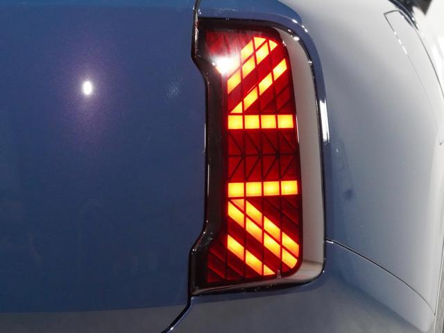 ＭＩＮＩ カントリーマンＤ　クラシック・トリム　ベスキン／クロス　シート＆ハンドルヒーター　電動シート　ｈａｒｍａｎ／ｋａｒｄｏｎ　ＡｐｐｌｅＣａｒＰｌａｙ　パーキングアシスト　アラームシステム　ペダル踏み間違い抑制機能　ＥＴＣ２．０　整備付（29枚目）