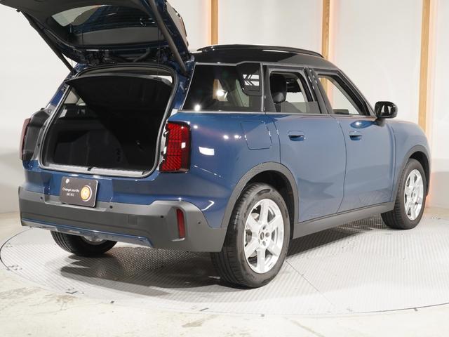 ＭＩＮＩ カントリーマンＤ　クラシック・トリム　ベスキン／クロス　シート＆ハンドルヒーター　電動シート　ｈａｒｍａｎ／ｋａｒｄｏｎ　ＡｐｐｌｅＣａｒＰｌａｙ　パーキングアシスト　アラームシステム　ペダル踏み間違い抑制機能　ＥＴＣ２．０　整備付（30枚目）