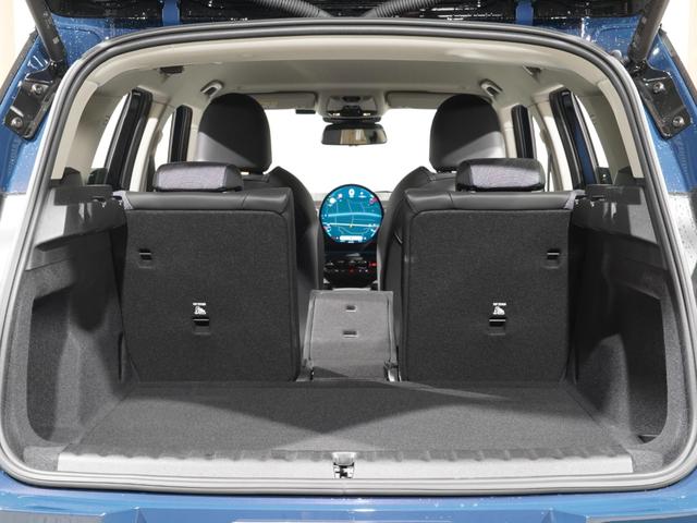 ＭＩＮＩ カントリーマンＤ　クラシック・トリム　ベスキン／クロス　シート＆ハンドルヒーター　電動シート　ｈａｒｍａｎ／ｋａｒｄｏｎ　ＡｐｐｌｅＣａｒＰｌａｙ　パーキングアシスト　アラームシステム　ペダル踏み間違い抑制機能　ＥＴＣ２．０　整備付（33枚目）