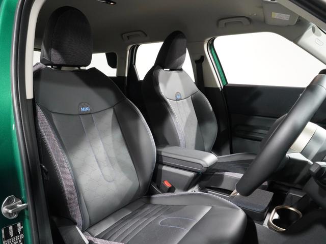 MINI カントリーマンC クラシック・トリム ベスキン/クロス シート&ハンドルヒーター ワイヤレスチャージ AppleCarPlay 純正ナビ パーキングアシスト バックカメラ アラームシステム ペダル踏み間違い抑制機能 ETC2.0 整備付(5枚目)