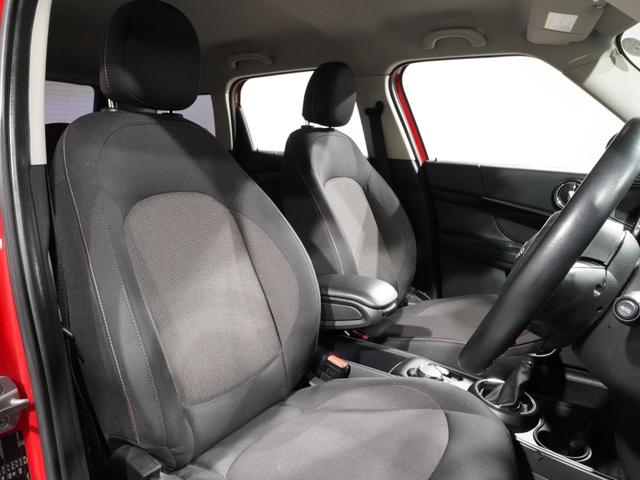 MINI クーパーD クロスオーバー ピクニックベンチ バックカメラ リア障害物センサー オートマチックテールゲート コンフォートアクセス アクティブクルコン 衝突軽減ブレーキ LEDヘッドライト 純正ナビ 整備付(5枚目)