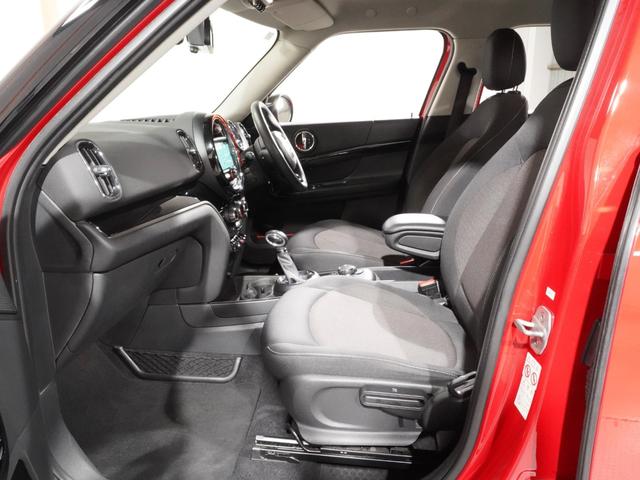 MINI クーパーD クロスオーバー ピクニックベンチ バックカメラ リア障害物センサー オートマチックテールゲート コンフォートアクセス アクティブクルコン 衝突軽減ブレーキ LEDヘッドライト 純正ナビ 整備付(12枚目)