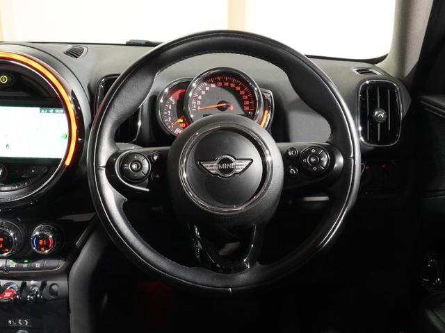 MINI クーパーD クロスオーバー ピクニックベンチ バックカメラ リア障害物センサー オートマチックテールゲート コンフォートアクセス アクティブクルコン 衝突軽減ブレーキ LEDヘッドライト 純正ナビ 整備付(17枚目)