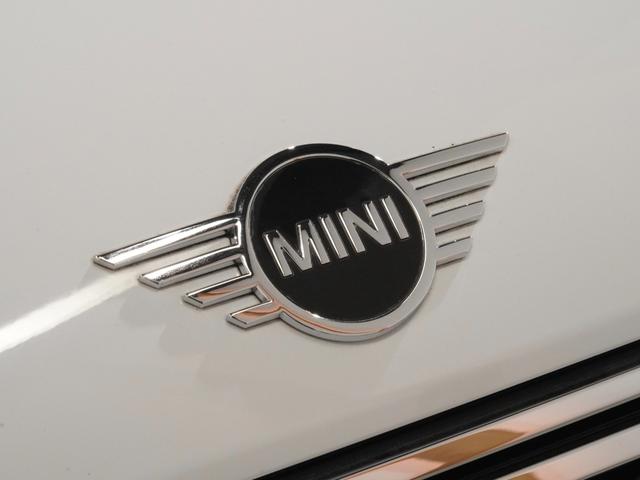 MINI クーパーSD クロスオーバー オール4 アラームシステム シートヒーター パーキングアシスト バックカメラ 前後障害物センサー アクティブクルコン ドライビングモード 純正ナビ ETC2.0 整備付(23枚目)