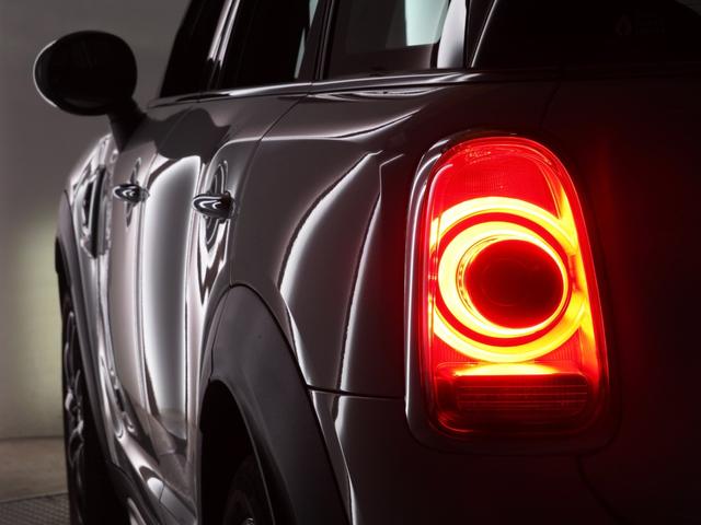 MINI クーパーSD クロスオーバー オール4 アラームシステム シートヒーター パーキングアシスト バックカメラ 前後障害物センサー アクティブクルコン ドライビングモード 純正ナビ ETC2.0 整備付(43枚目)