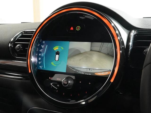 ＭＩＮＩ ジョンクーパーワークス　クラブマン　ＪＣＷ・トリム　アラームシステム　ハーフレザーシート　純正ナビ　ＡｐｐｌｅＣａｒＰｌａｙ　ワイヤレスチャージ　アクティブクルコン　バックカメラ　前後障害物センサー　ヘッドアップディスプレイ　ＥＴＣ２．０　整備付（6枚目）