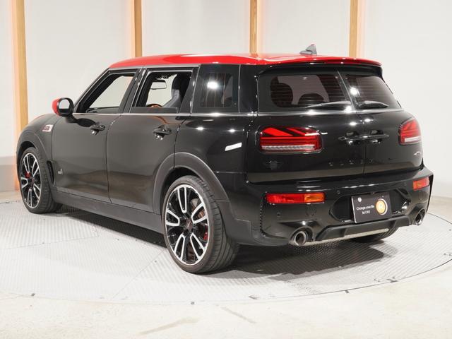ＭＩＮＩ ジョンクーパーワークス　クラブマン　ＪＣＷ・トリム　アラームシステム　ハーフレザーシート　純正ナビ　ＡｐｐｌｅＣａｒＰｌａｙ　ワイヤレスチャージ　アクティブクルコン　バックカメラ　前後障害物センサー　ヘッドアップディスプレイ　ＥＴＣ２．０　整備付（10枚目）