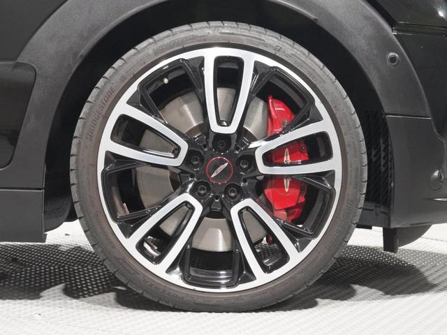 ＭＩＮＩ ジョンクーパーワークス　クラブマン　ＪＣＷ・トリム　アラームシステム　ハーフレザーシート　純正ナビ　ＡｐｐｌｅＣａｒＰｌａｙ　ワイヤレスチャージ　アクティブクルコン　バックカメラ　前後障害物センサー　ヘッドアップディスプレイ　ＥＴＣ２．０　整備付（11枚目）
