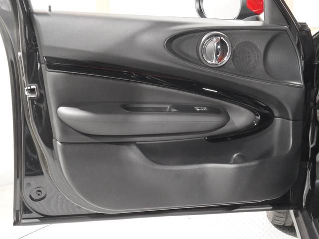 ＭＩＮＩ ジョンクーパーワークス　クラブマン　ＪＣＷ・トリム　アラームシステム　ハーフレザーシート　純正ナビ　ＡｐｐｌｅＣａｒＰｌａｙ　ワイヤレスチャージ　アクティブクルコン　バックカメラ　前後障害物センサー　ヘッドアップディスプレイ　ＥＴＣ２．０　整備付（14枚目）