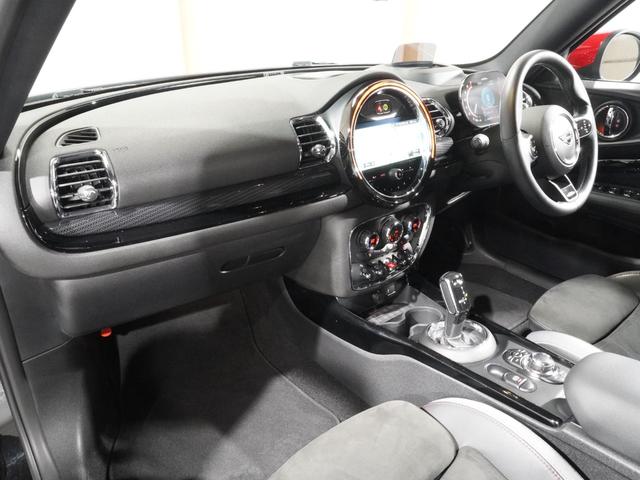 ＭＩＮＩ ジョンクーパーワークス　クラブマン　ＪＣＷ・トリム　アラームシステム　ハーフレザーシート　純正ナビ　ＡｐｐｌｅＣａｒＰｌａｙ　ワイヤレスチャージ　アクティブクルコン　バックカメラ　前後障害物センサー　ヘッドアップディスプレイ　ＥＴＣ２．０　整備付（15枚目）