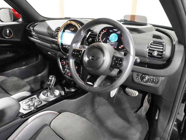 ＭＩＮＩ ジョンクーパーワークス　クラブマン　ＪＣＷ・トリム　アラームシステム　ハーフレザーシート　純正ナビ　ＡｐｐｌｅＣａｒＰｌａｙ　ワイヤレスチャージ　アクティブクルコン　バックカメラ　前後障害物センサー　ヘッドアップディスプレイ　ＥＴＣ２．０　整備付（16枚目）