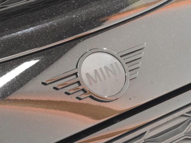 ＭＩＮＩ ジョンクーパーワークス　クラブマン　ＪＣＷ・トリム　アラームシステム　ハーフレザーシート　純正ナビ　ＡｐｐｌｅＣａｒＰｌａｙ　ワイヤレスチャージ　アクティブクルコン　バックカメラ　前後障害物センサー　ヘッドアップディスプレイ　ＥＴＣ２．０　整備付（22枚目）