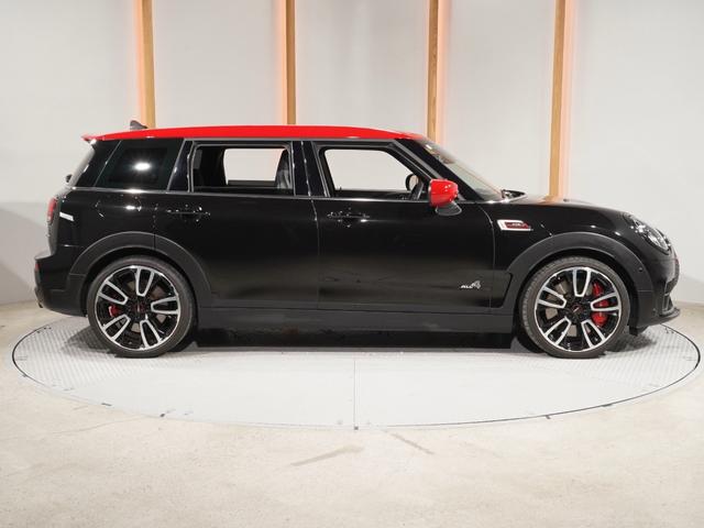 ＭＩＮＩ ジョンクーパーワークス　クラブマン　ＪＣＷ・トリム　アラームシステム　ハーフレザーシート　純正ナビ　ＡｐｐｌｅＣａｒＰｌａｙ　ワイヤレスチャージ　アクティブクルコン　バックカメラ　前後障害物センサー　ヘッドアップディスプレイ　ＥＴＣ２．０　整備付（23枚目）